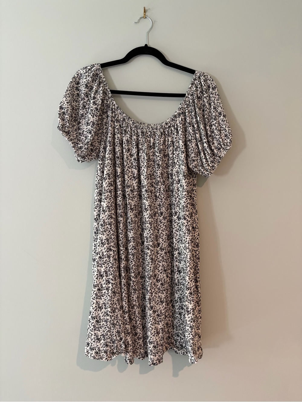 American Eagle Outfitters Black and White Floral Puff-Sleeve Mini Dress